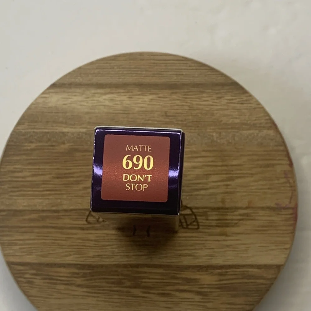 Estée Lauder Lipstick 690 DON’T STOP New